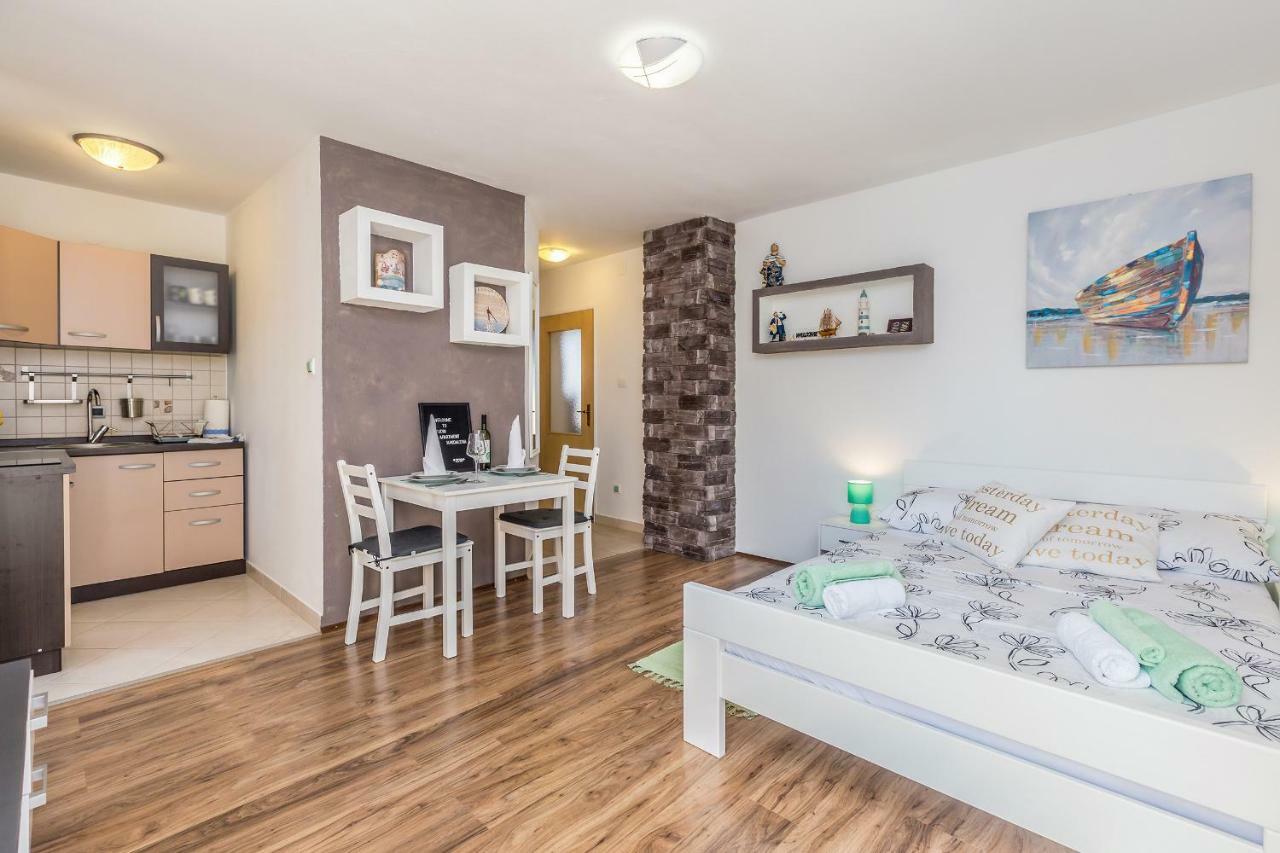 Ferienwohnung Studio Apartman Magdalena Omišalj Exterior foto